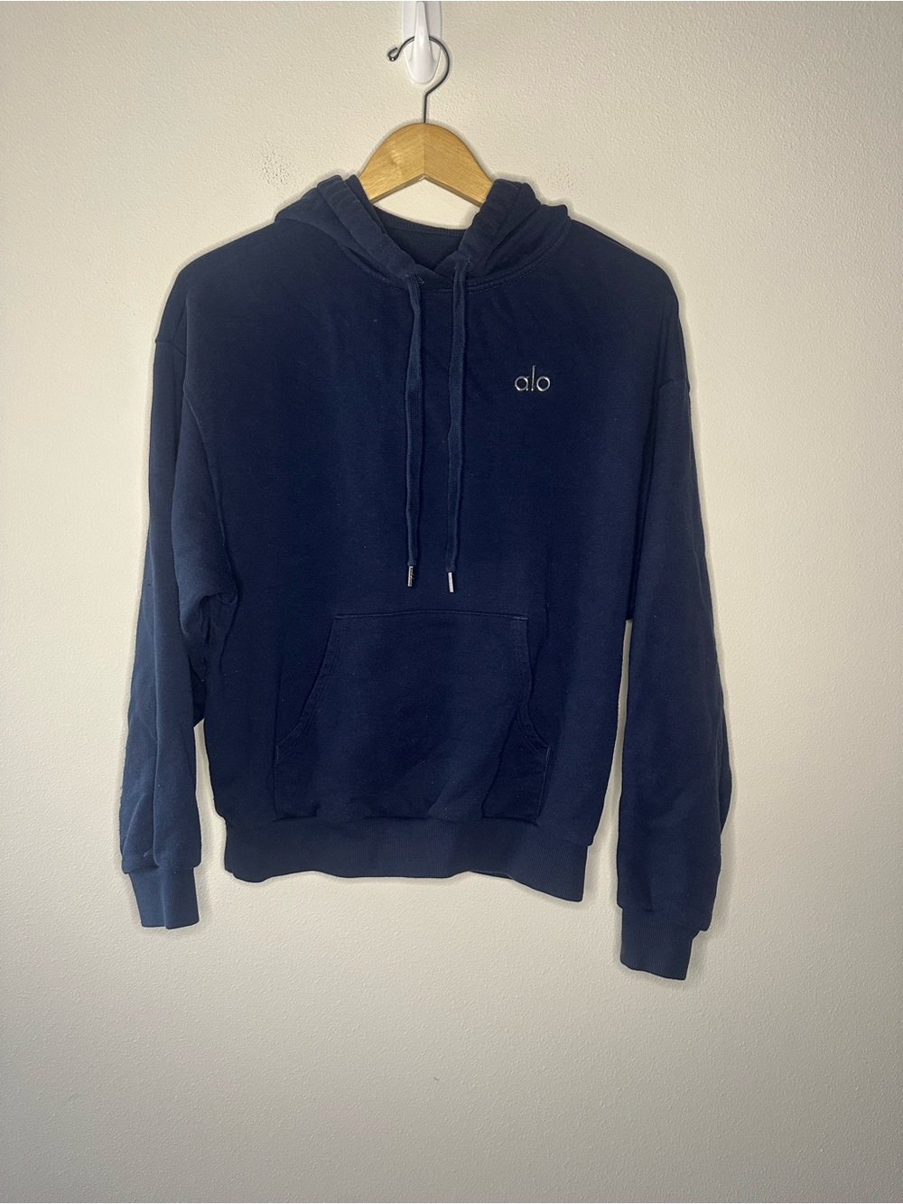 Alo yoga accolade hoodie navy fits like an XS - Picture 2 of 4